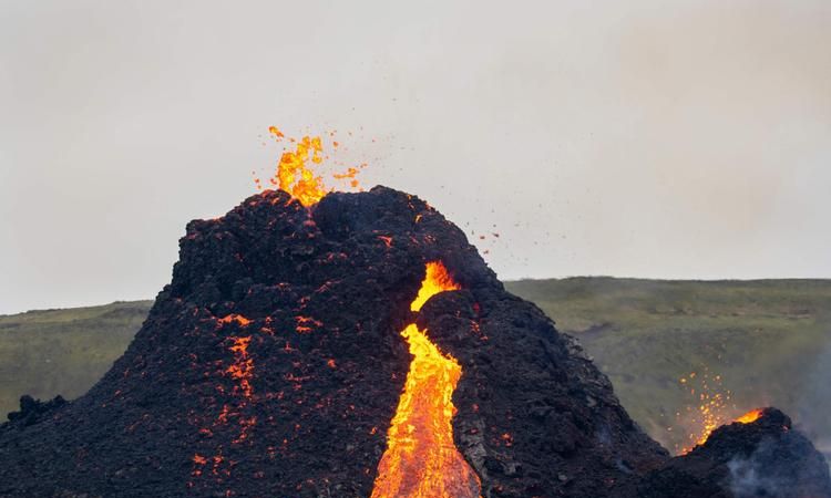 华纳达尔斯赫努克火山是不是活火山