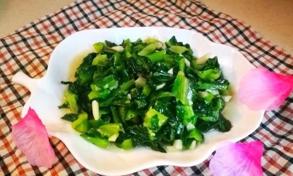 炒油麦菜怎么切，清炒油麦菜怎么做？图7