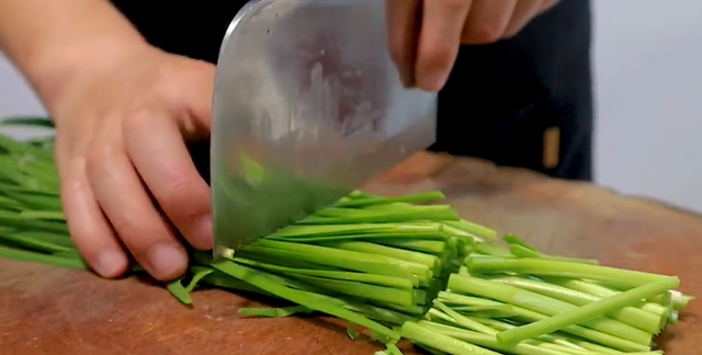 韭菜炒香干的家常做法，鲜香入味清淡营养，下酒下饭都很美味