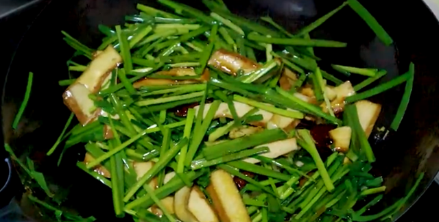 韭菜炒香干的家常做法，鲜香入味清淡营养，下酒下饭都很美味