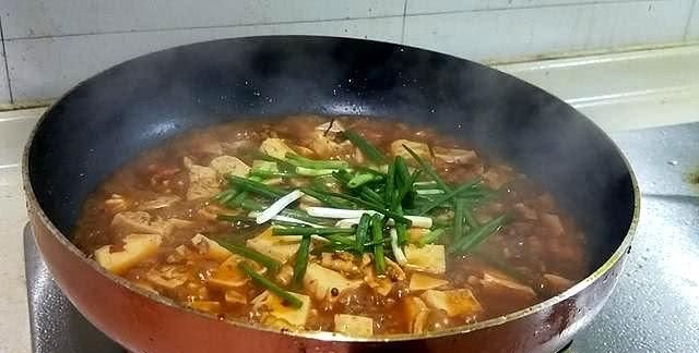 豆腐怎么炒出来才好吃，菜豆腐怎么点出来嫩好吃？图9