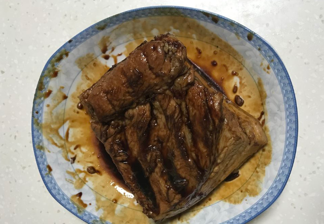 炸扣肉，直接油炸是大错，牢记4个技巧，金黄红润，布满了虎皮泡