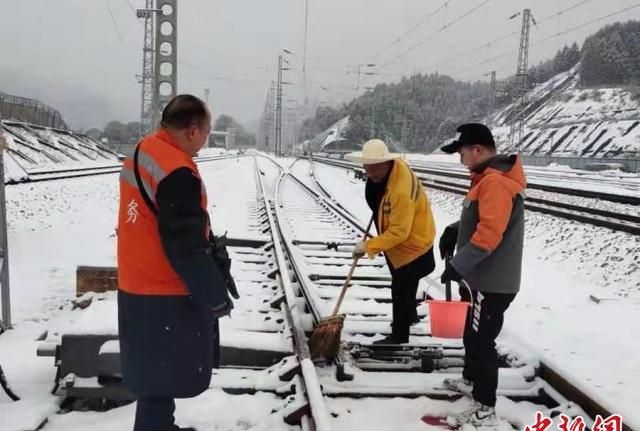 受湖南等多地暴雪影响 22日和23日广铁停运部分列车