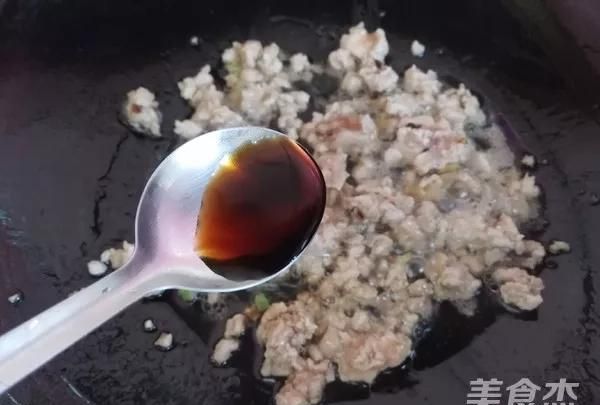 鸡蛋羹大火蒸多长时间，鸡蛋羹用炒菜锅蒸几分钟蒸熟？图11