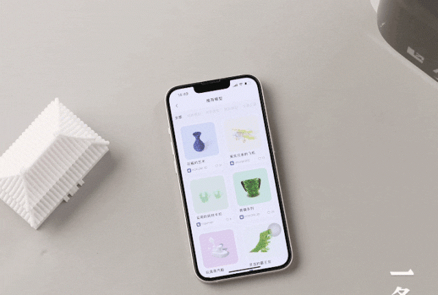 入门级3D打印机，到手即用、免调试，一部手机就能打印