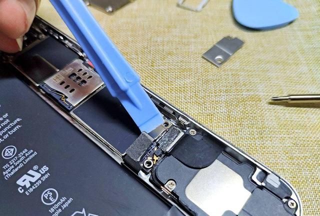 用了四年的iPhone6，终于迎来了第二春，iPhone6电池更换记