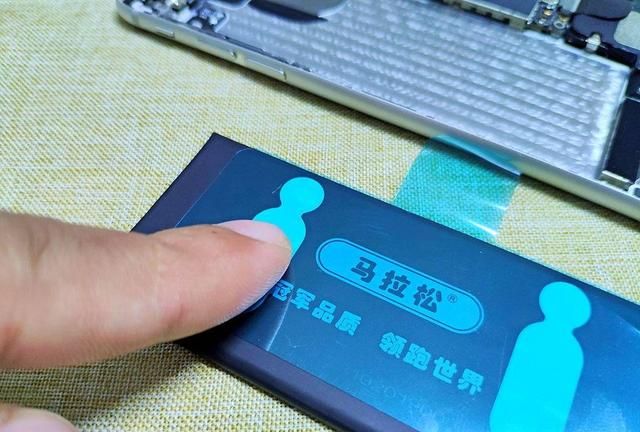 用了四年的iPhone6，终于迎来了第二春，iPhone6电池更换记