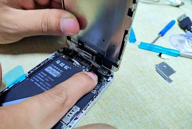 用了四年的iPhone6，终于迎来了第二春，iPhone6电池更换记